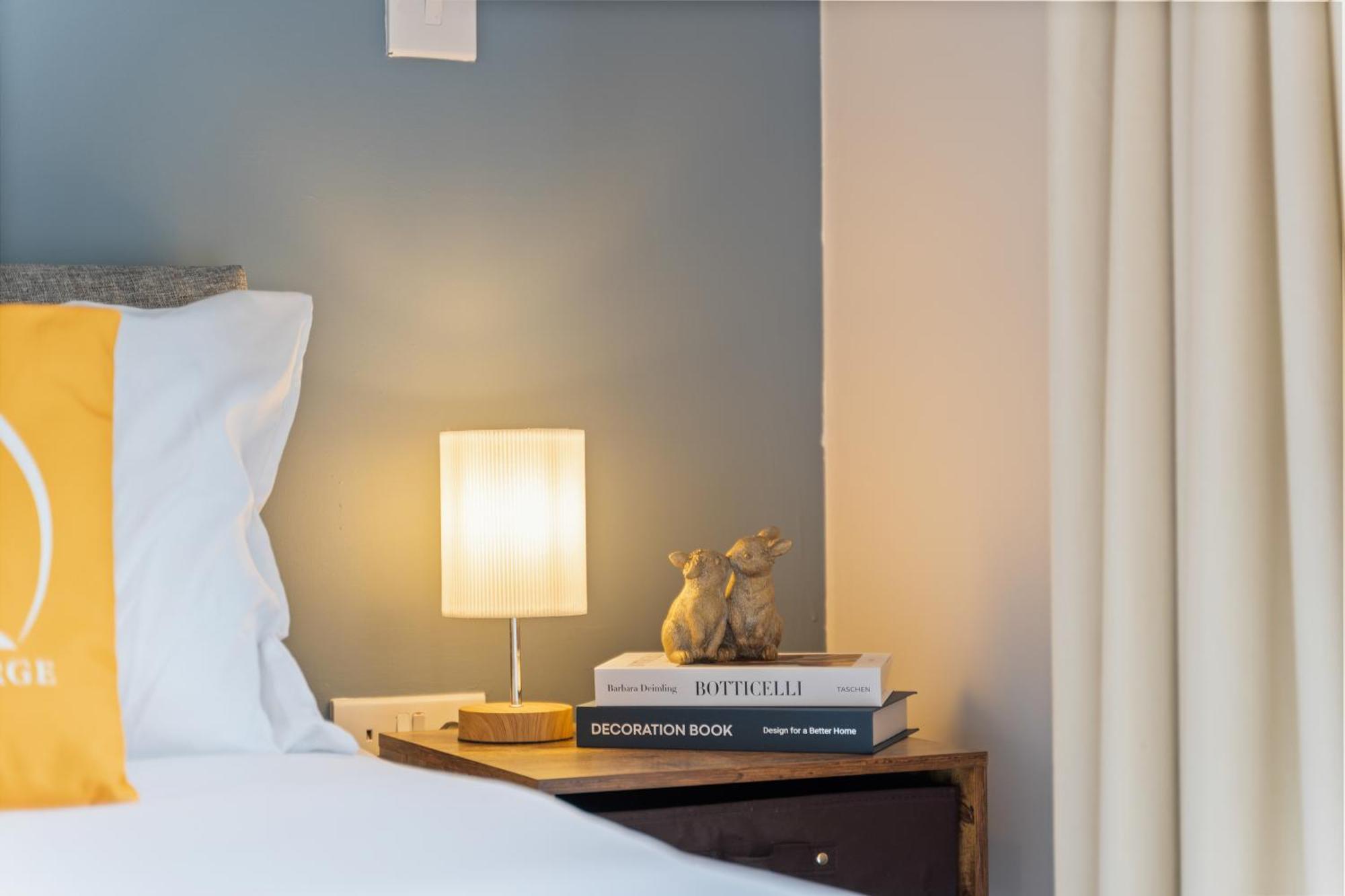 247 Serviced Accommodation In Telford 2 Bedroom Apartment Ngoại thất bức ảnh