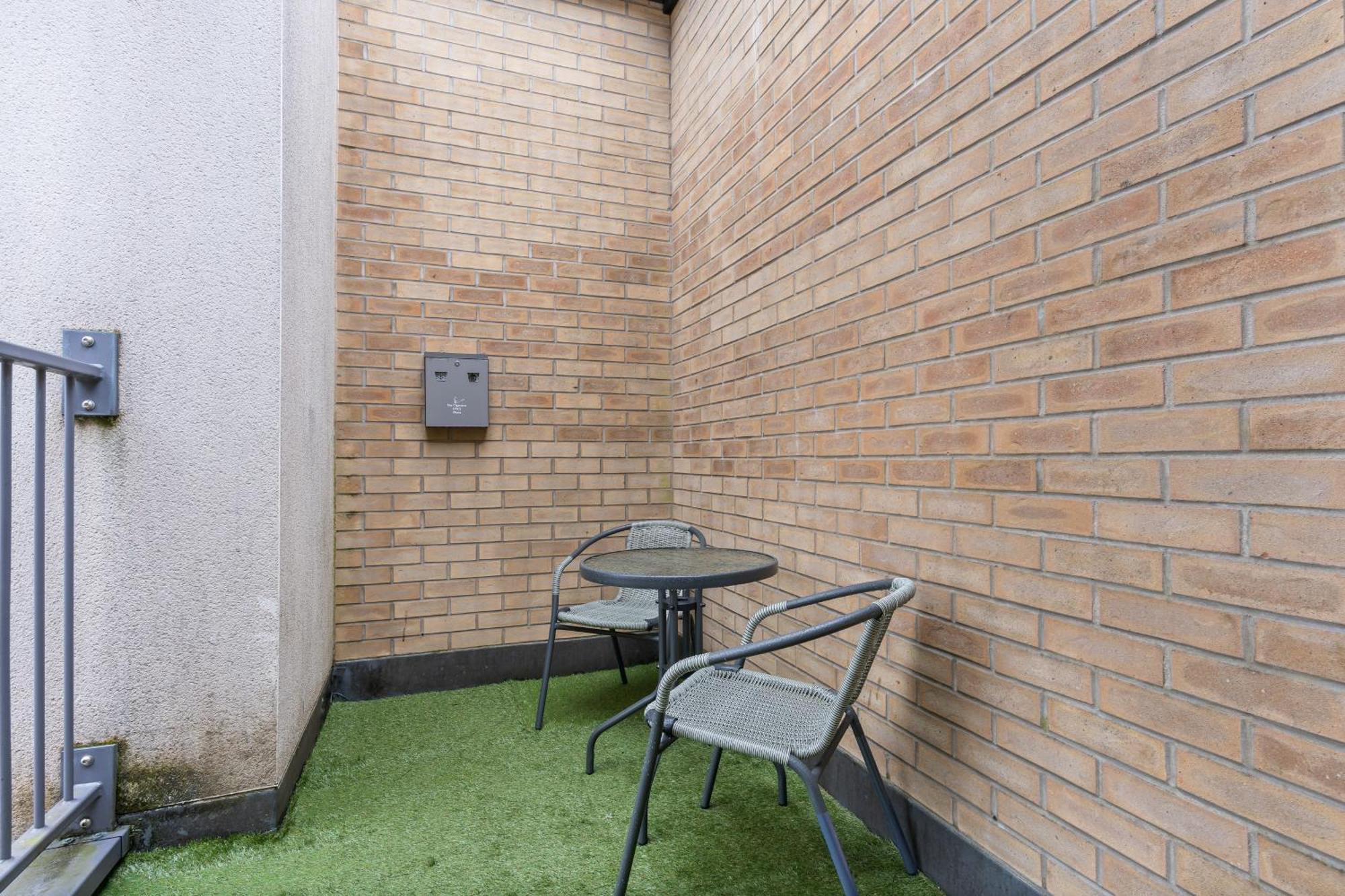 247 Serviced Accommodation In Telford 2 Bedroom Apartment Ngoại thất bức ảnh